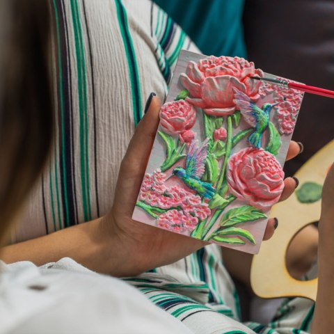 Kolorowanka gipsowa obraz do malowania 3D CANDELLANA kwiaty peonie zestaw farby i pędzle Kolorowanka gipsowa obraz do malowania 3D CANDELLANA kwiaty peonie zestaw farby i pędzle